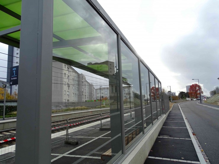 halte ferroviaire "abri bus"