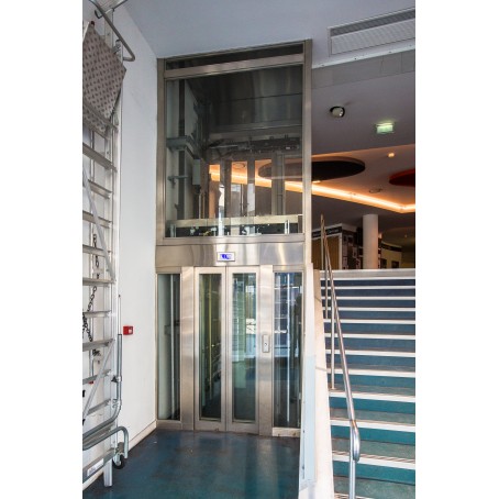 Pylône d'ascenseur structure inox habillée de verre parclosé