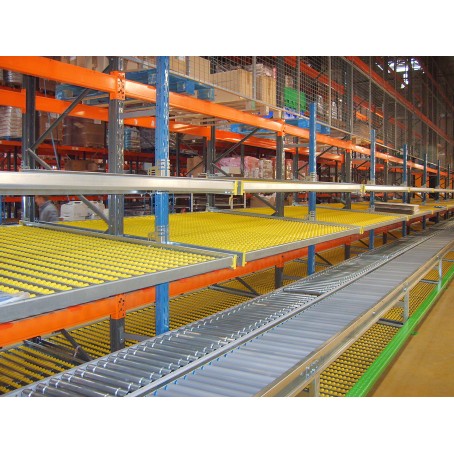 stockage-avec-convoyeur-cartons