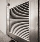 porte-service-metal-ventilation