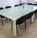 table-salle-reunion-verre-metal