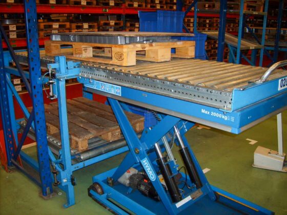 Convoyeur palettes hauteur reglable